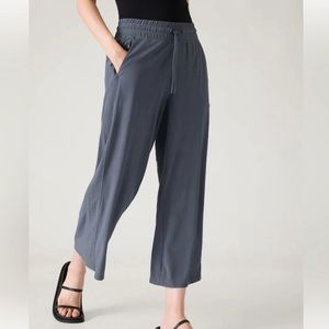 Athleta Seasoft Straight Crop size MP, cottage blue